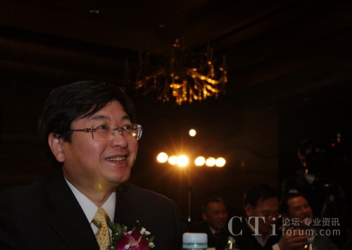  ��114�T�������E������񿂽�(j��ng)��¶���_�ĵ�΢Ц